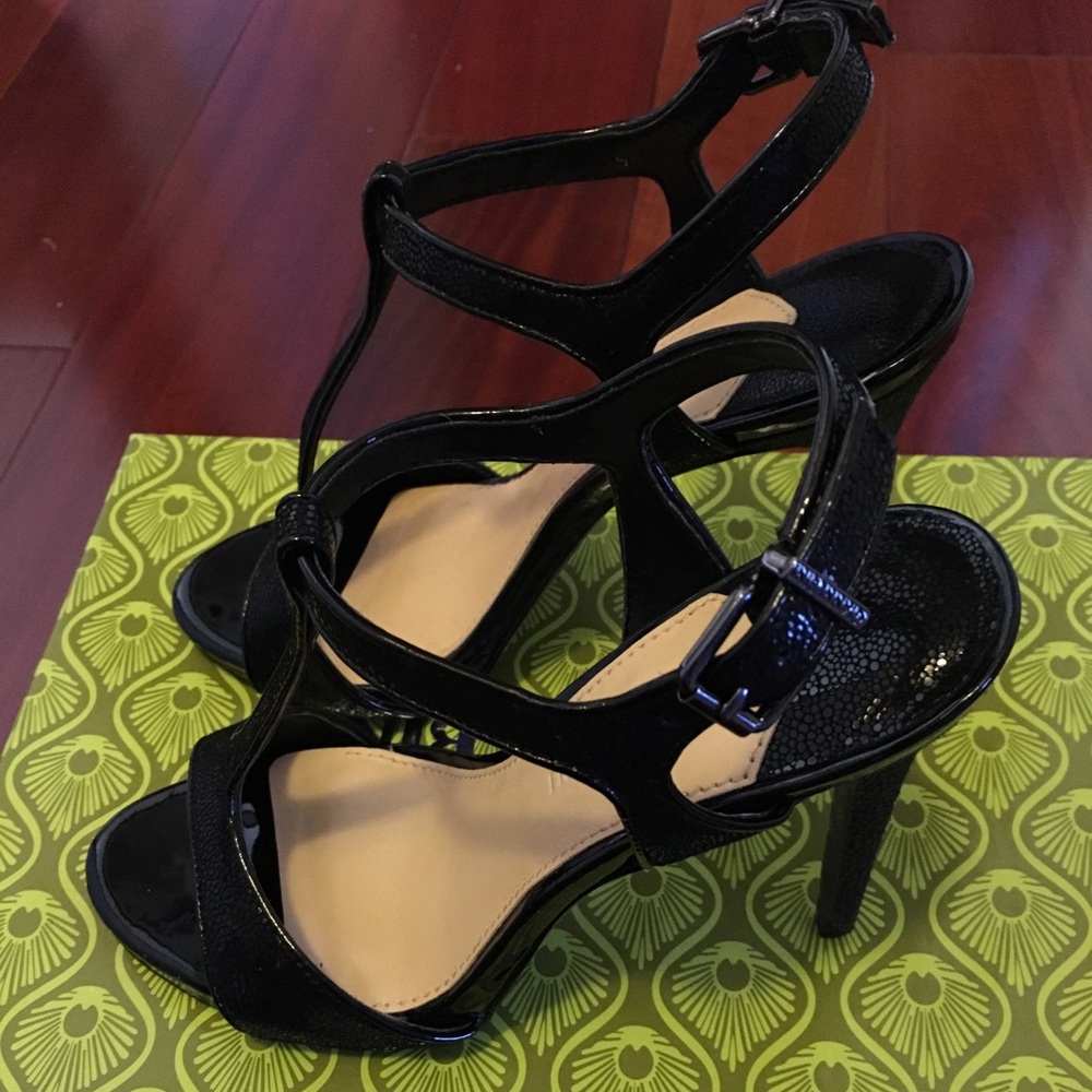 Gianni Bini Karina T-Strap Dress Sandals - Picture 2 of 3
